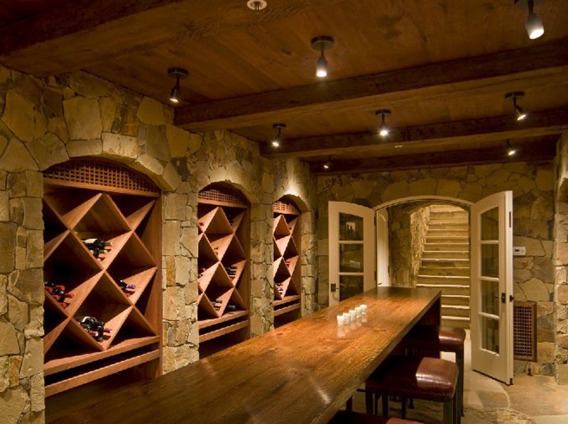 地下室潮濕:原因和解決方案 地下室除濕機(jī)安裝